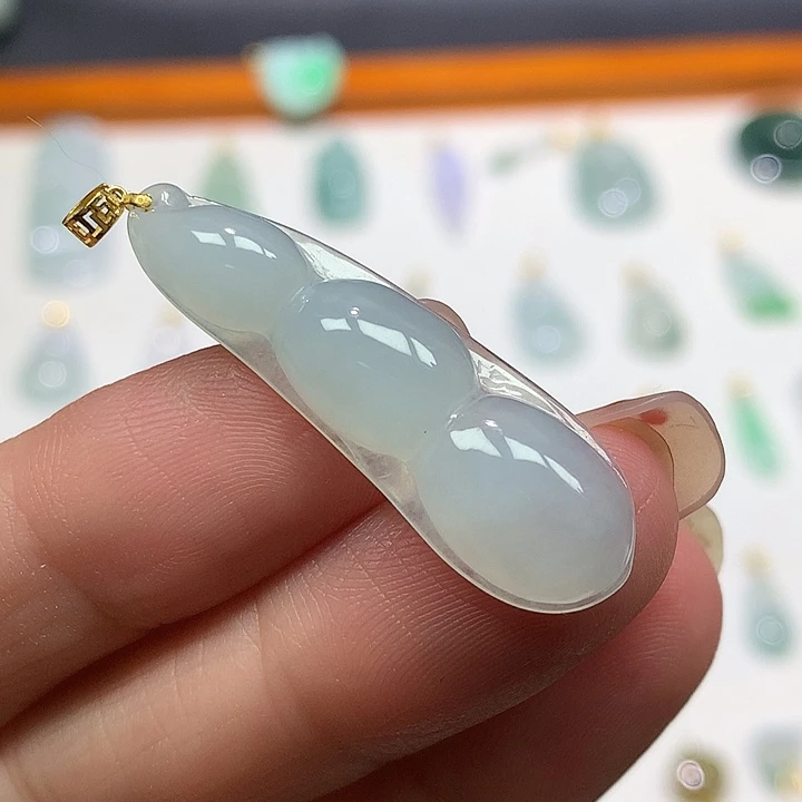 颈饰18K金镶嵌翡翠