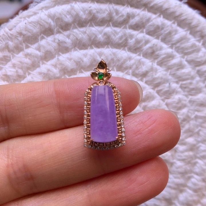 翡翠18K金镶嵌颈饰冰红紫无事牌