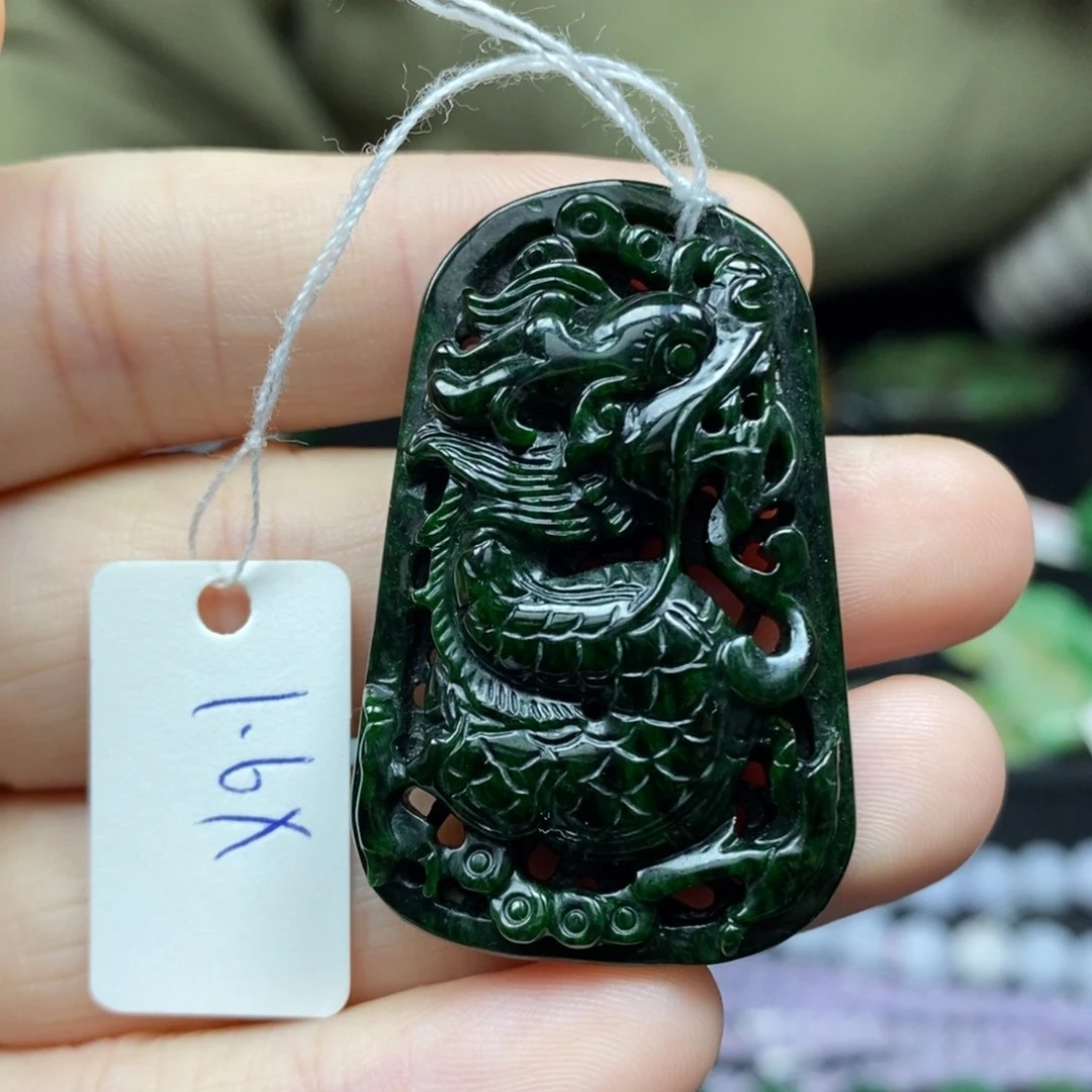 翡翠颈饰未镶嵌龙牌19号