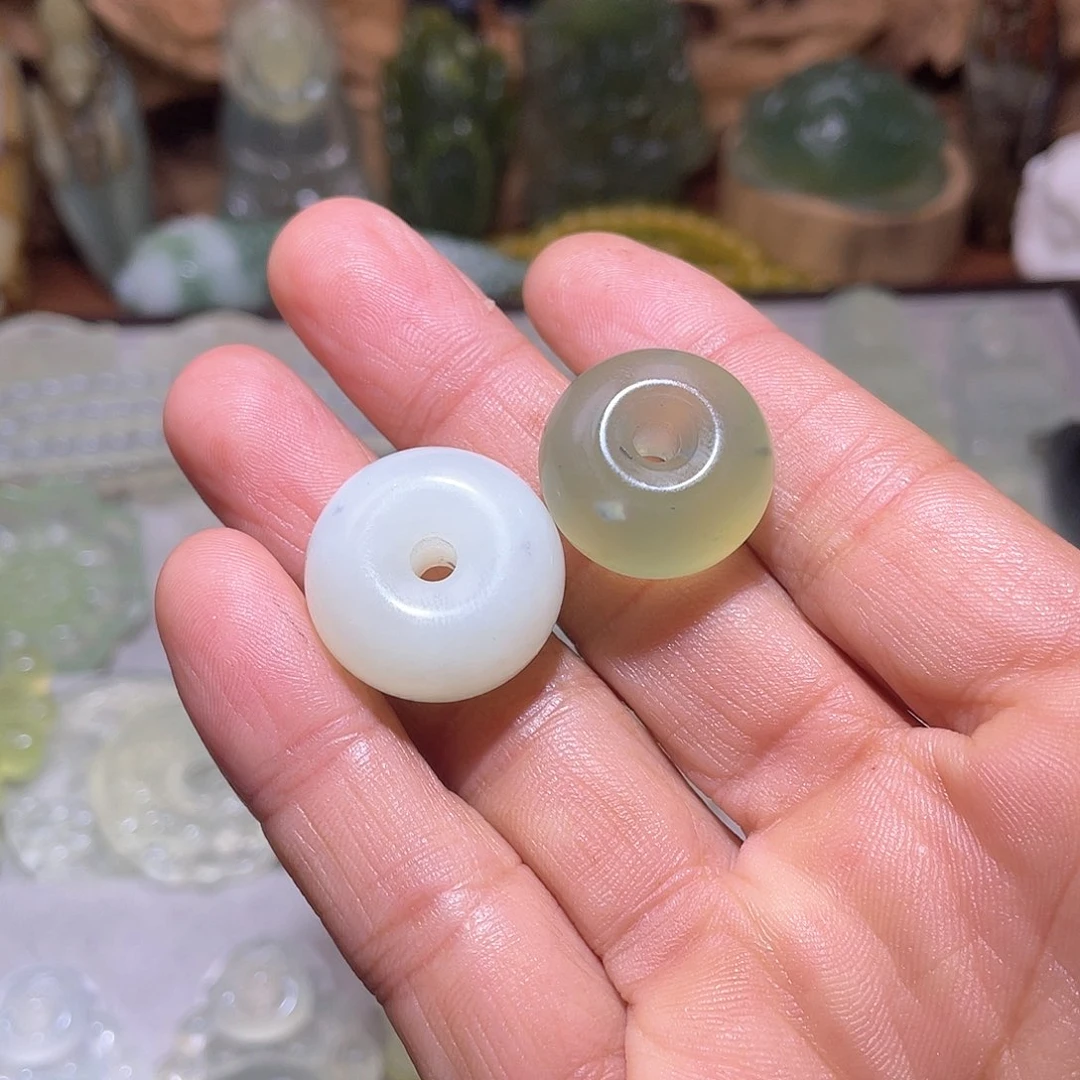 未镶嵌蛇纹石玉珠宝奇石