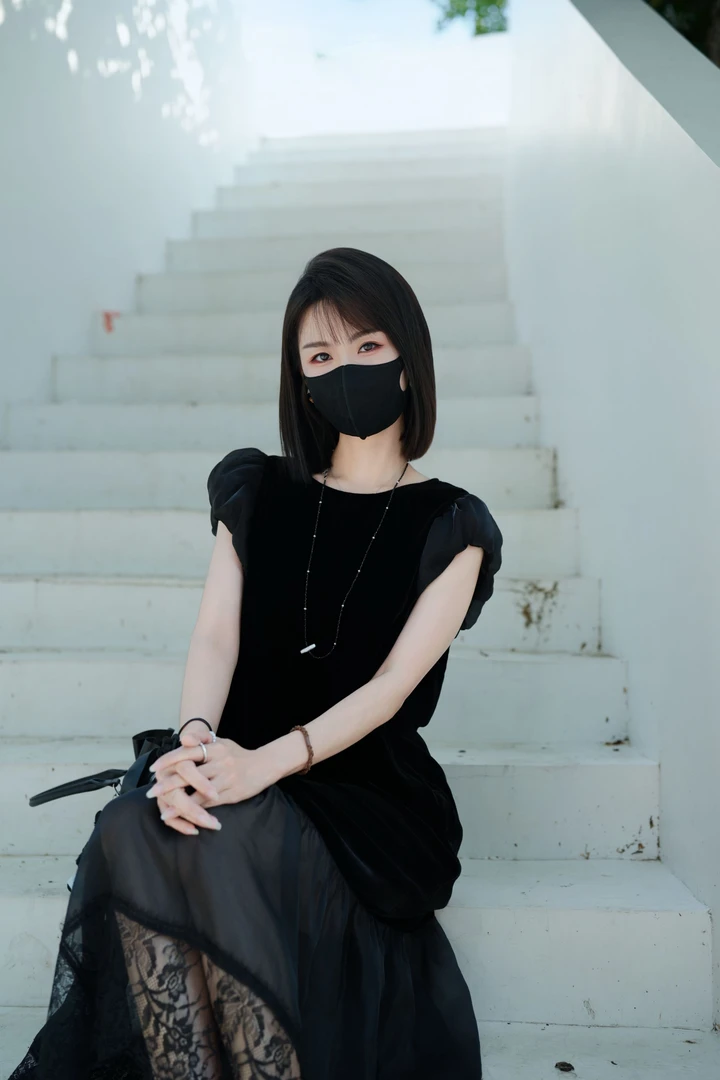 涟漪 夏季真丝丝绒拼接蕾丝下摆圆领百搭花苞袖连衣裙 D01168