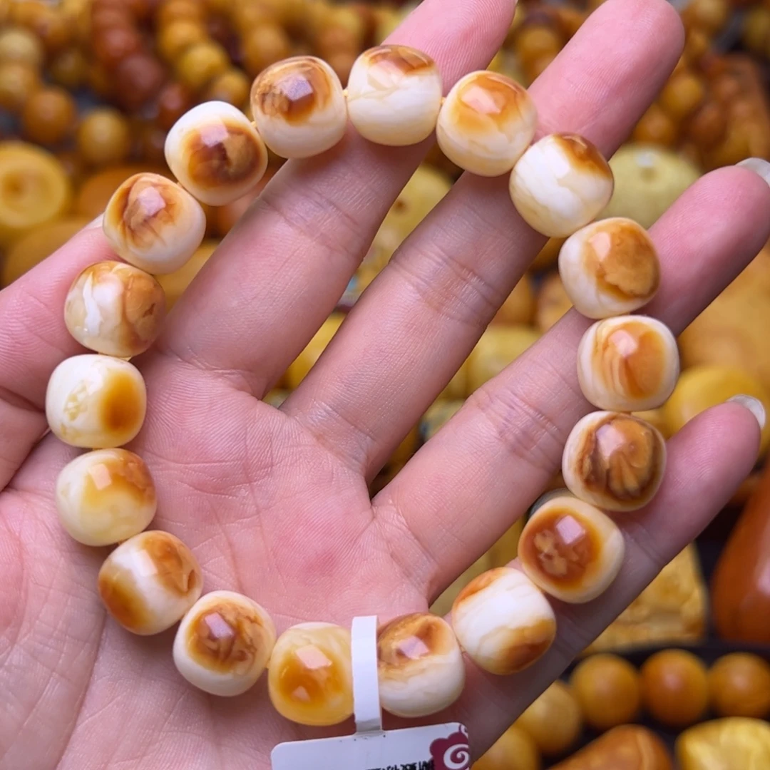 蜜蜡未镶嵌珠宝奇石同料沁色手串