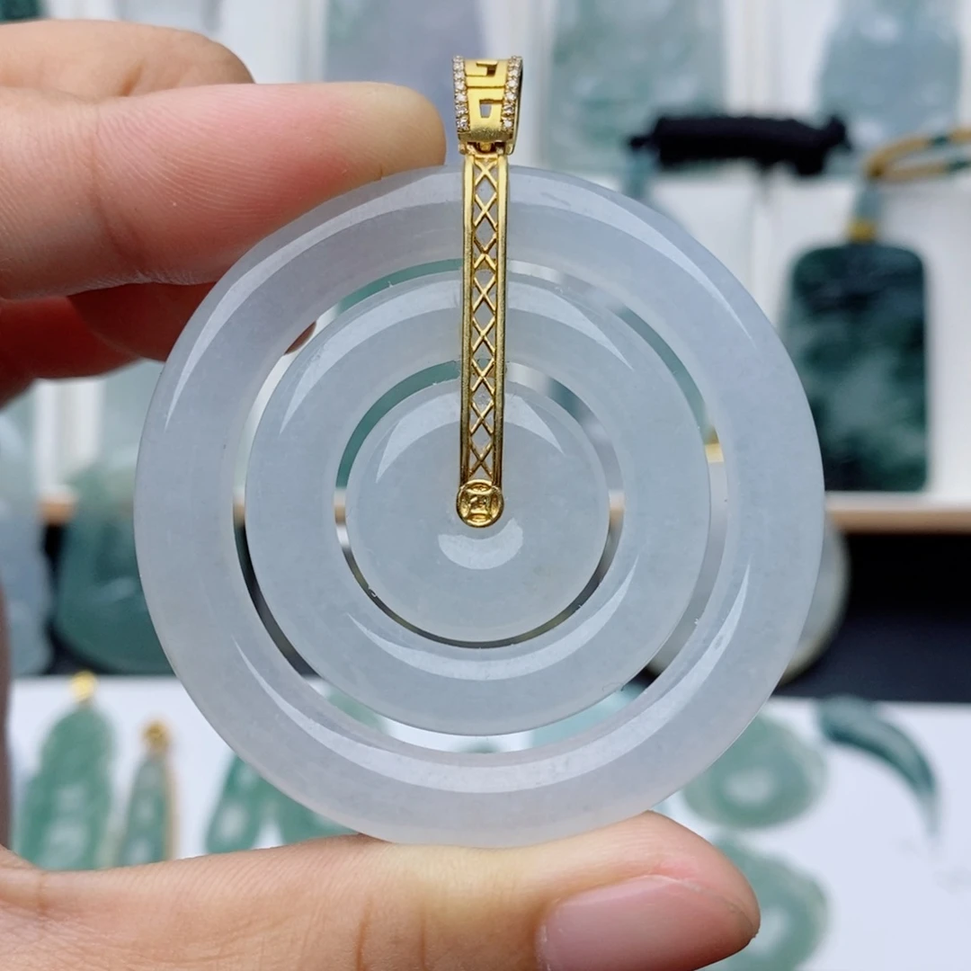 翡翠未镶嵌颈饰环环相扣