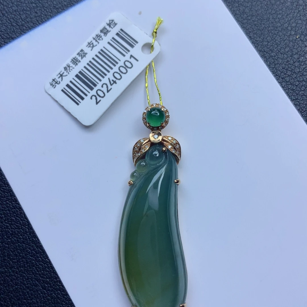 翡翠颈饰未镶嵌福瓜