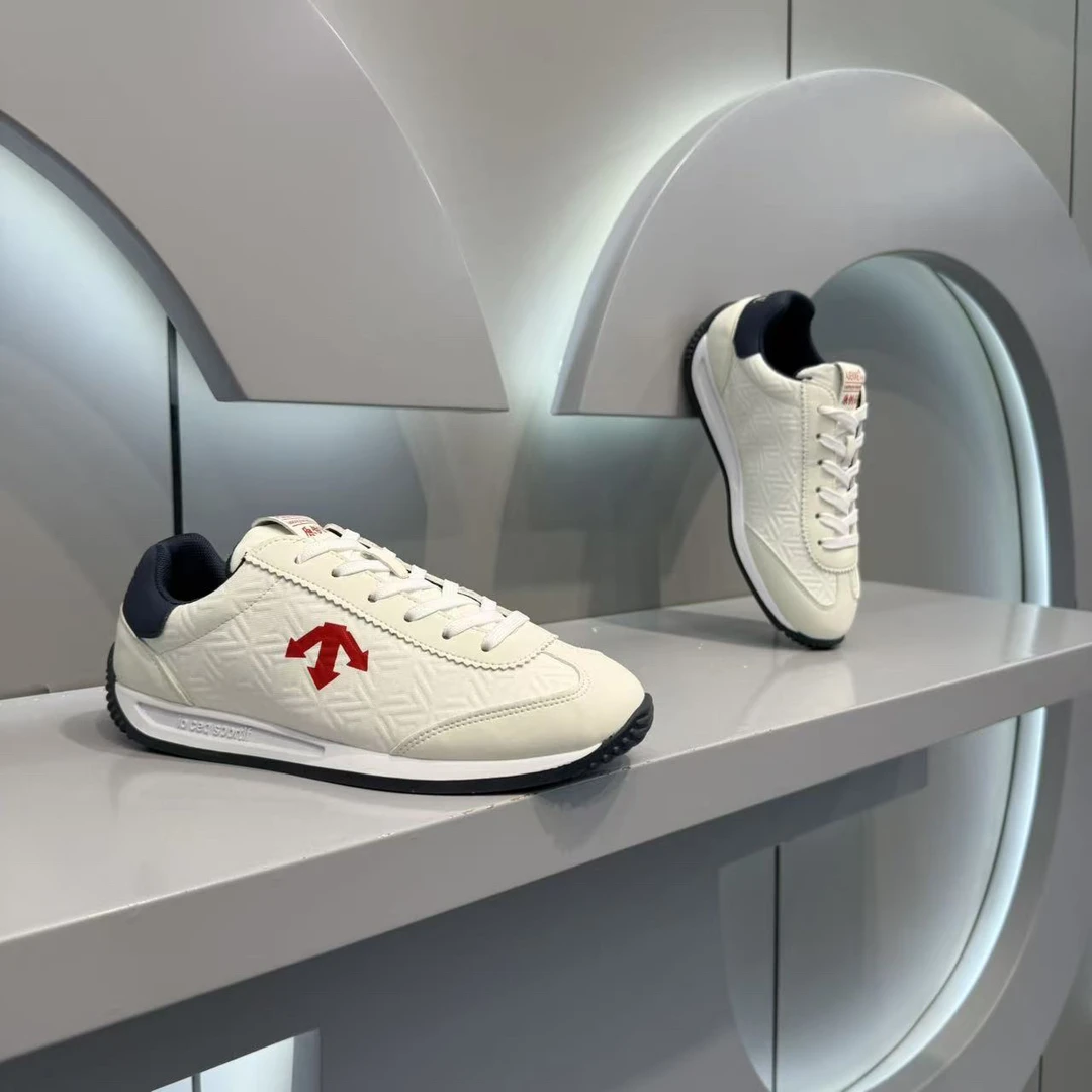 2025年秋季男鞋时尚休闲鞋纯色百搭低帮舒适运动鞋跑步潮鞋男鞋