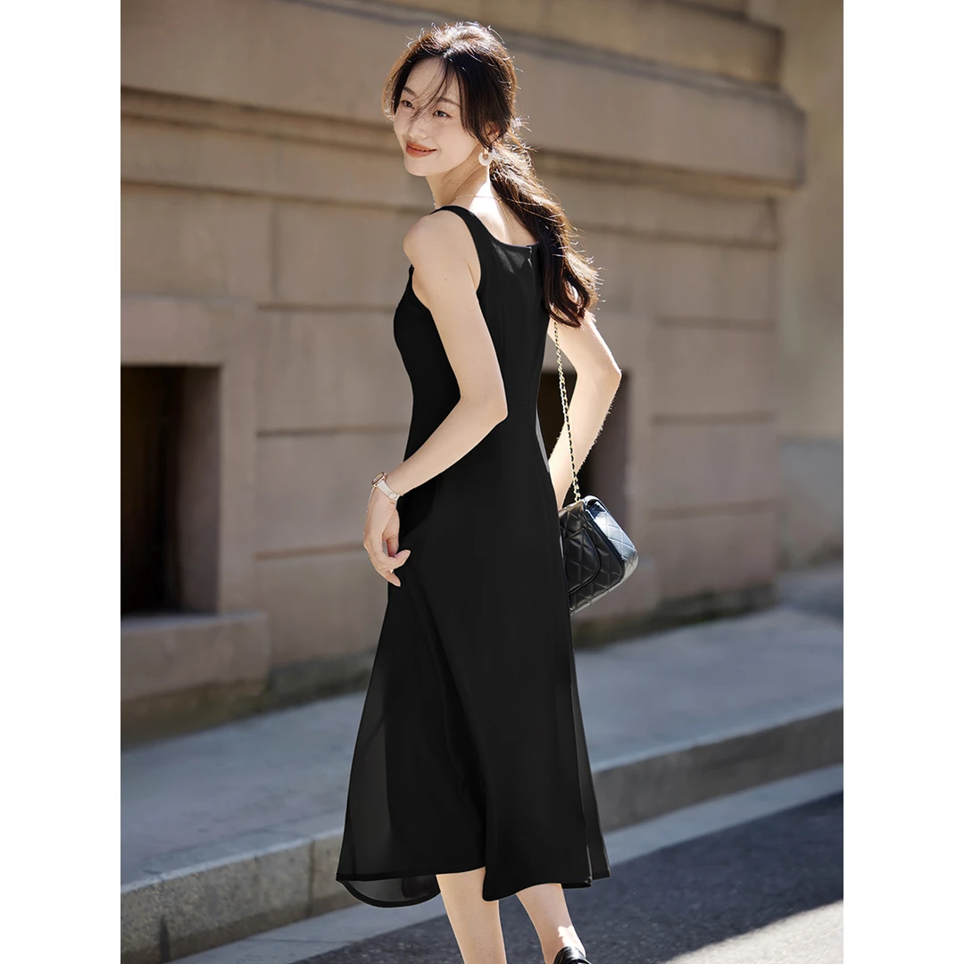 沫晗依美2025夏新款优雅知性气质伞摆高级感显瘦吊带连衣裙5B006