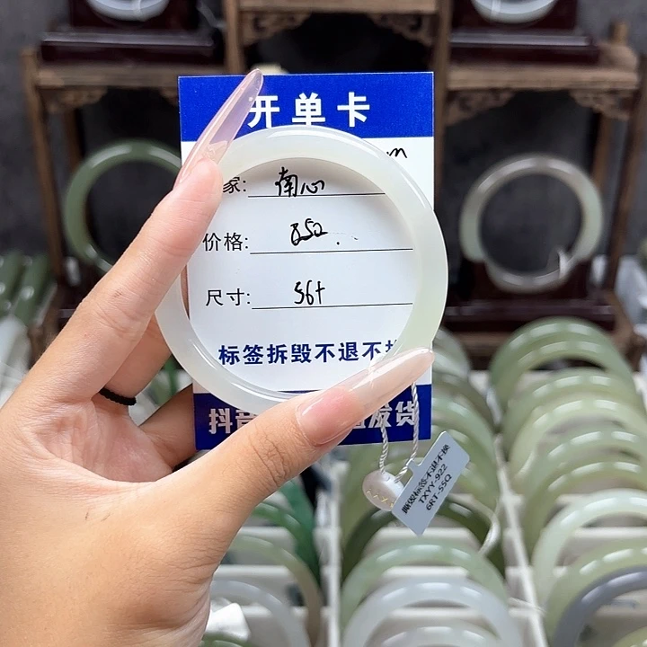 南***.和田玉未镶嵌手镯