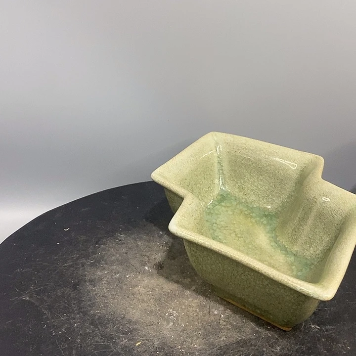 龙泉窑笔洗造型独特