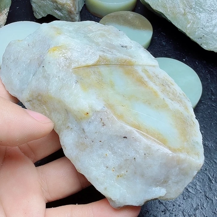 未镶嵌和田玉（糖玉）珠宝奇石