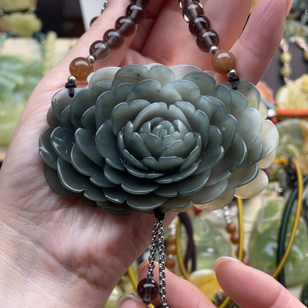 蛇纹石玉颈饰未镶嵌