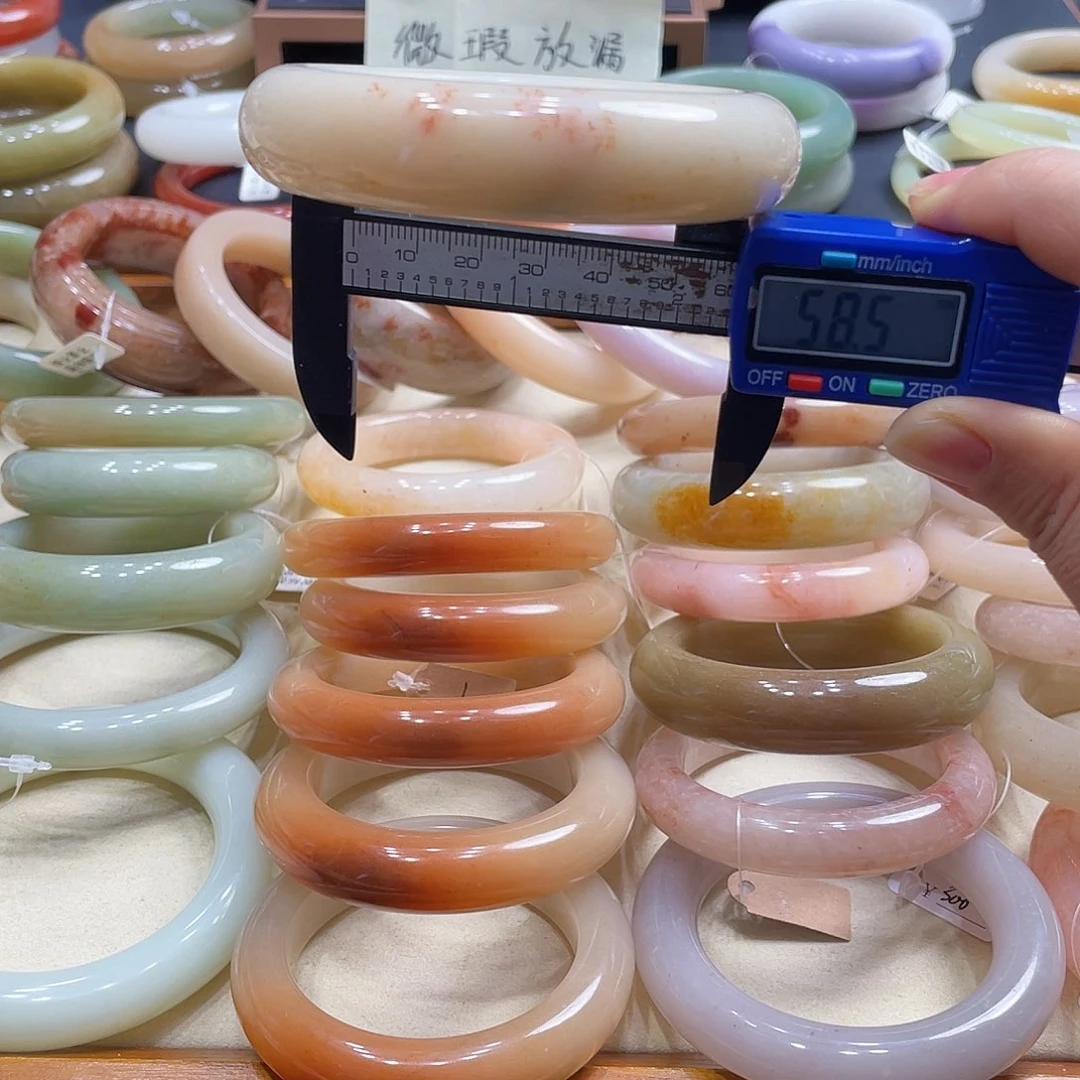 未镶嵌手镯石英岩玉