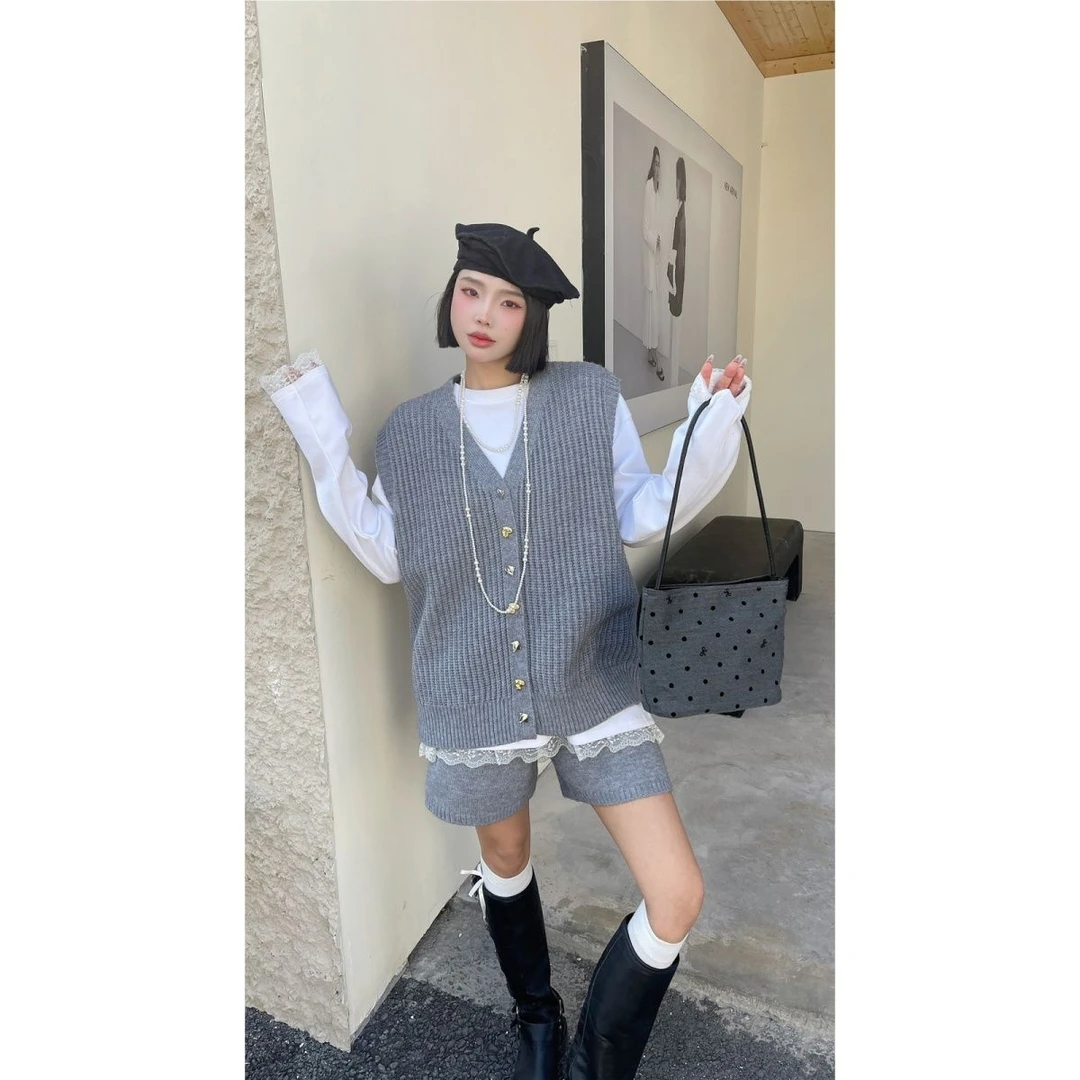 针织纯色马甲开衫春秋新款坎肩毛衣百搭无袖宽松背心+短裤两件套