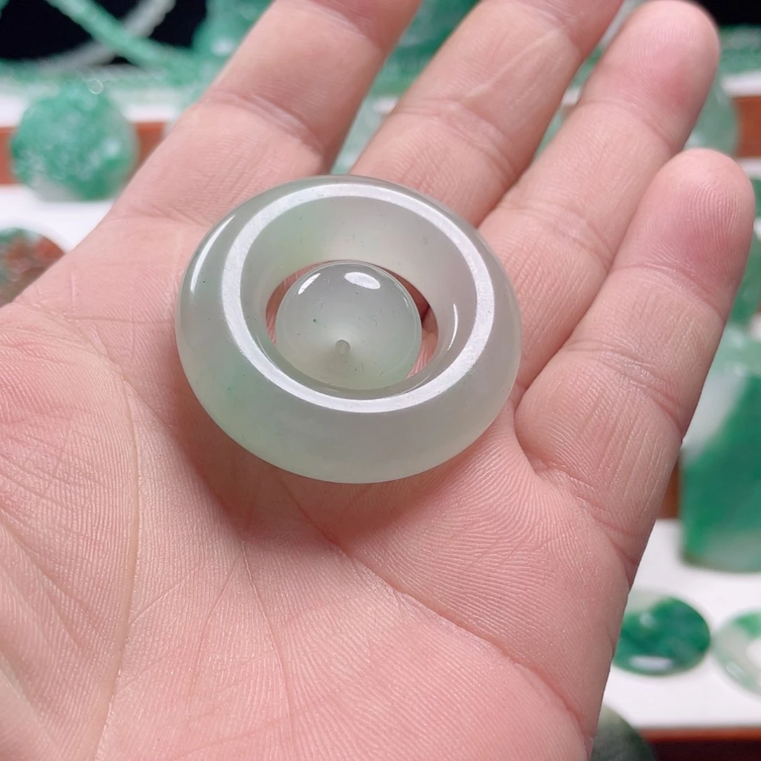 颈饰未镶嵌石英质玉淇*阁