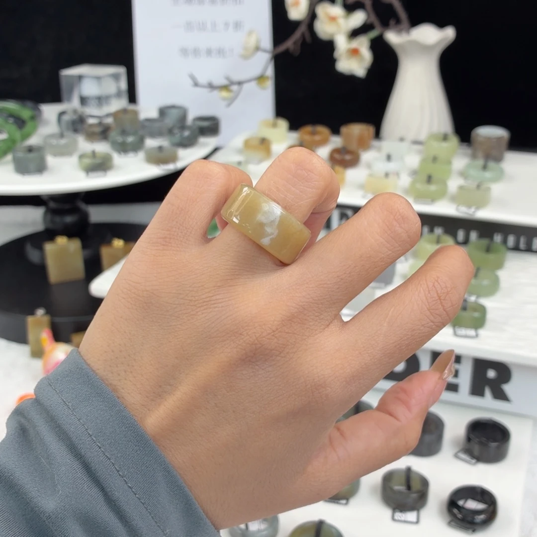 和田玉（糖玉）未镶嵌戒指Q59牛轧糖圆切16.7不退换