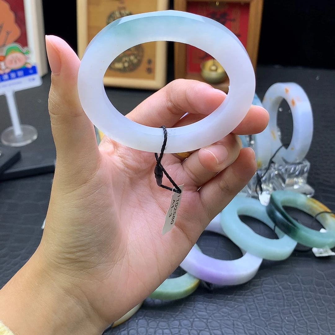 定制翡翠未镶嵌翡翠手镯
