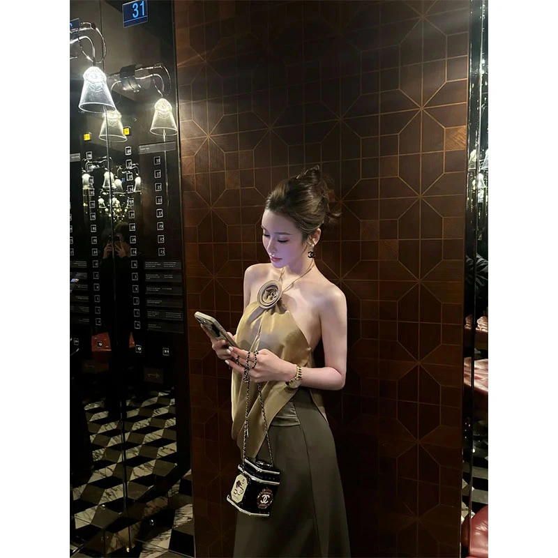 2025夏季新款法式花朵挂脖吊带背心香槟色上衣女配显瘦高腰半身裙