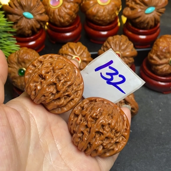 38楼下132文玩核桃狮子头