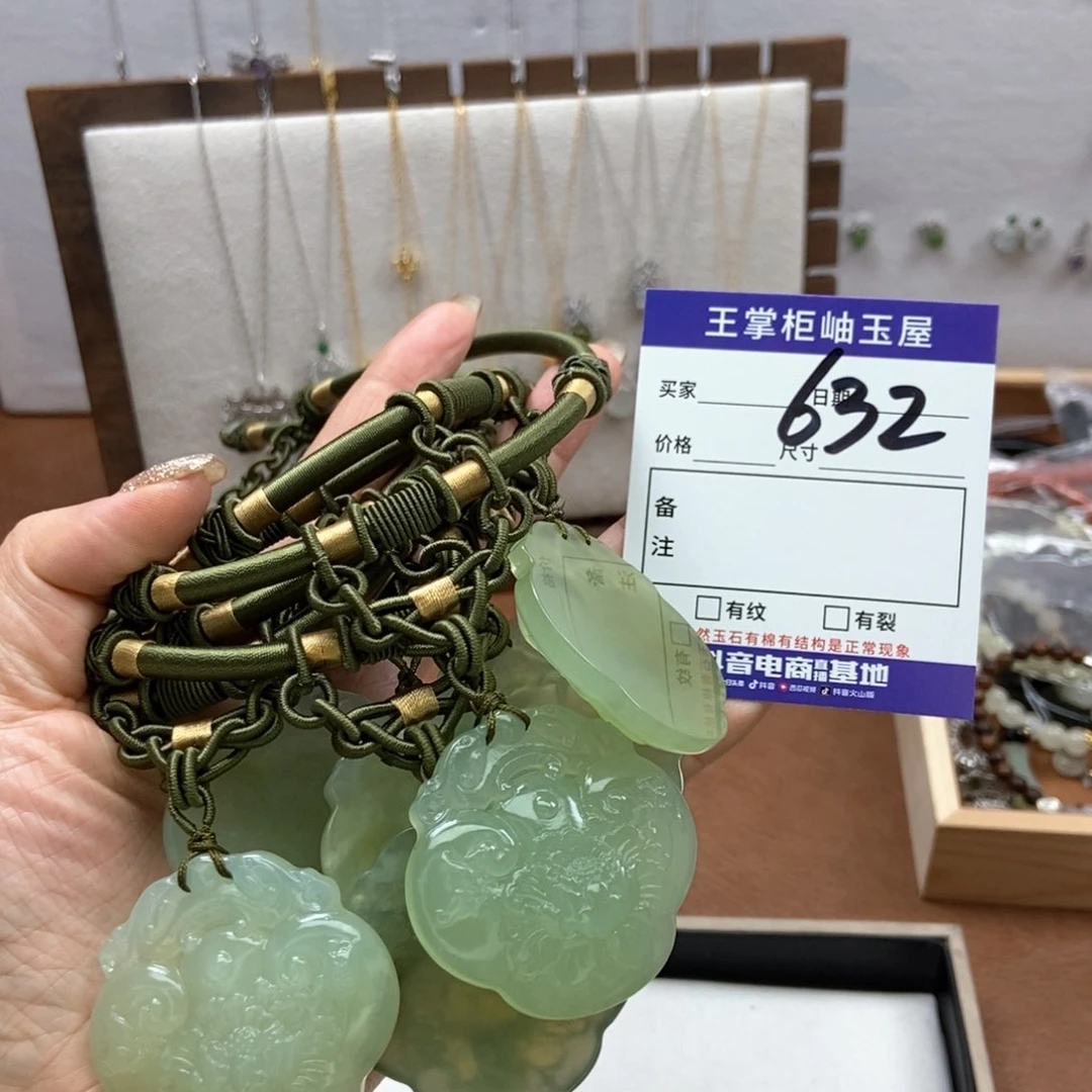 岫玉吊坠吊坠未镶嵌多样性，发一个