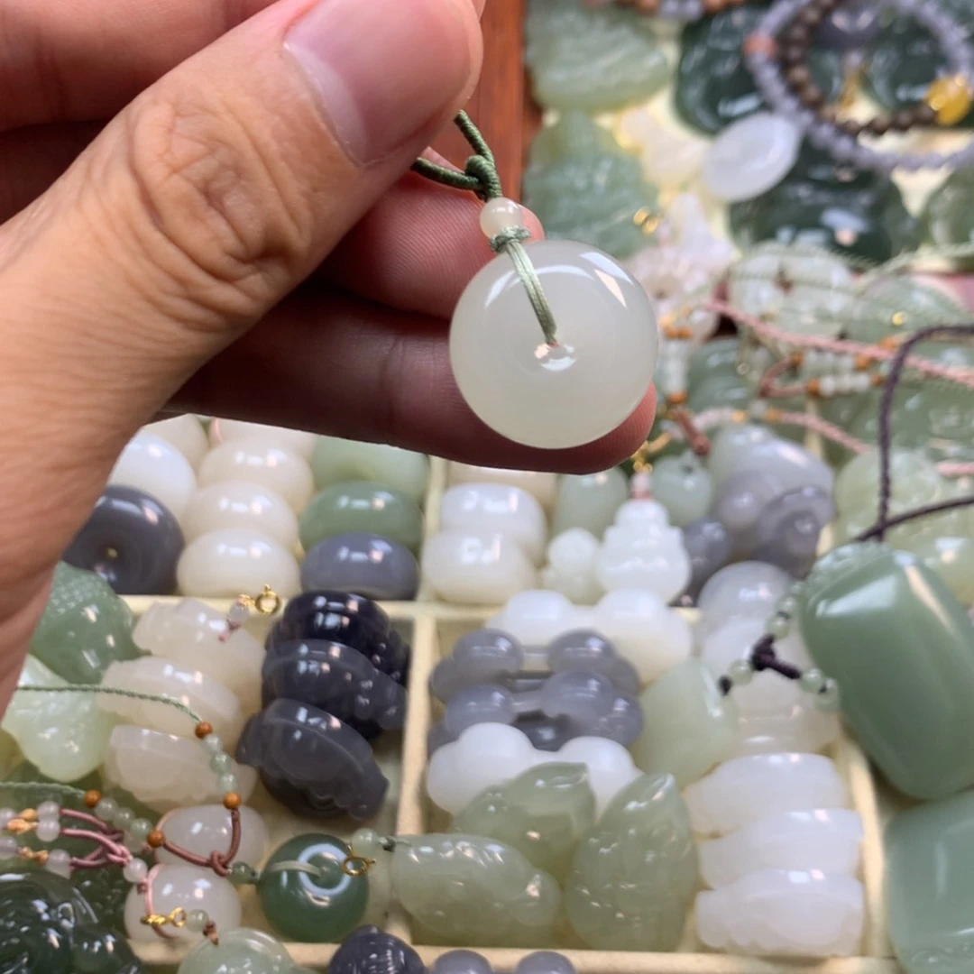 【闪购商品】颈饰未镶嵌和田玉