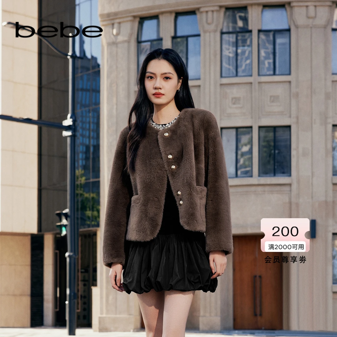 bebe2025冬季新款女士轻奢感气质风圆领毛茸茸短外套402108