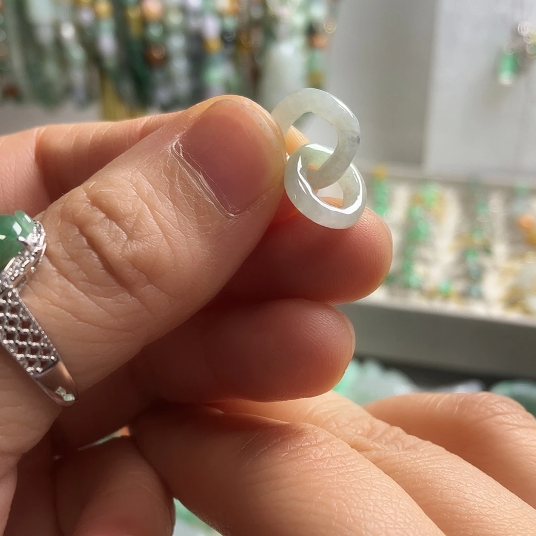 翡翠未镶嵌颈饰44