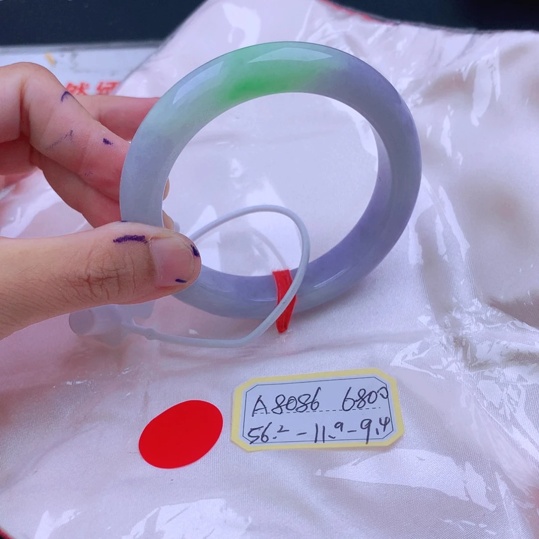 翡翠手镯未镶嵌翡翠