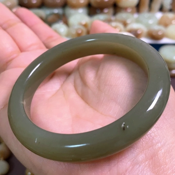 和田玉（糖玉）未镶嵌手镯