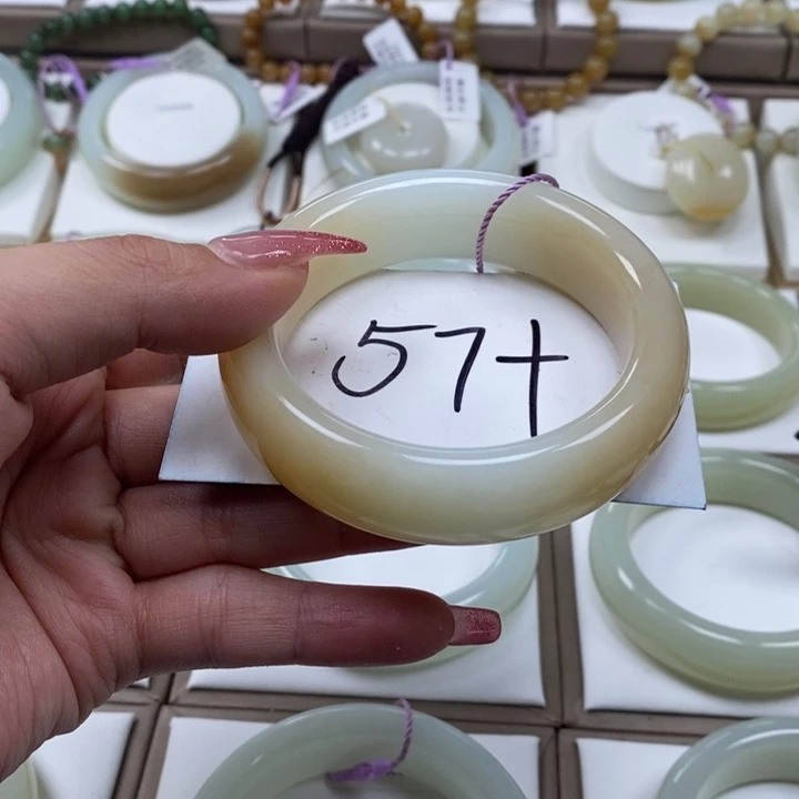 和田玉未镶嵌手镯