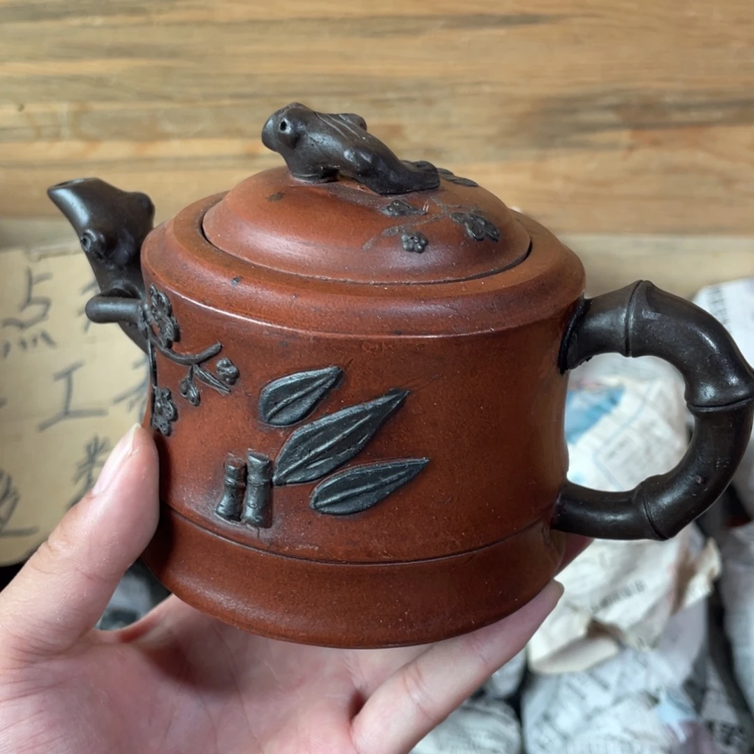 紫砂茶壶老厂紫砂壶一件。