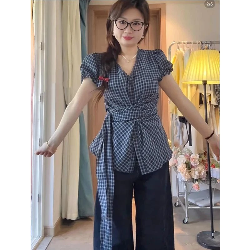法式复古格纹短袖衬衫2025夏季新款收腰绑带蕾丝边拼接V领上衣女