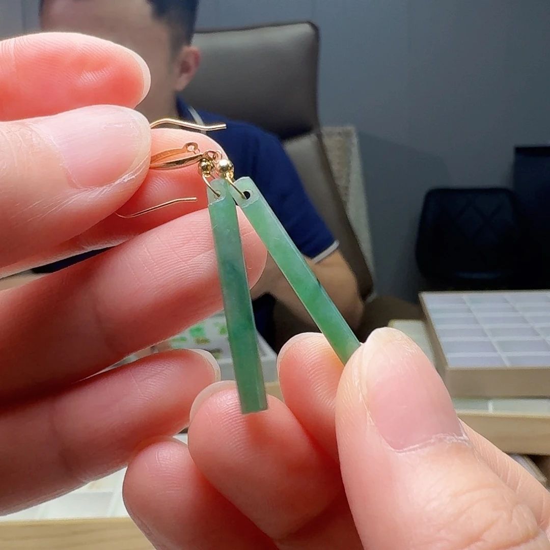 翡翠18K金镶嵌耳饰天然