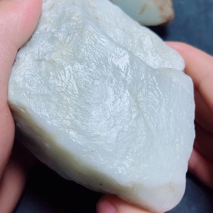 和田玉（糖玉）未镶嵌珠宝奇石