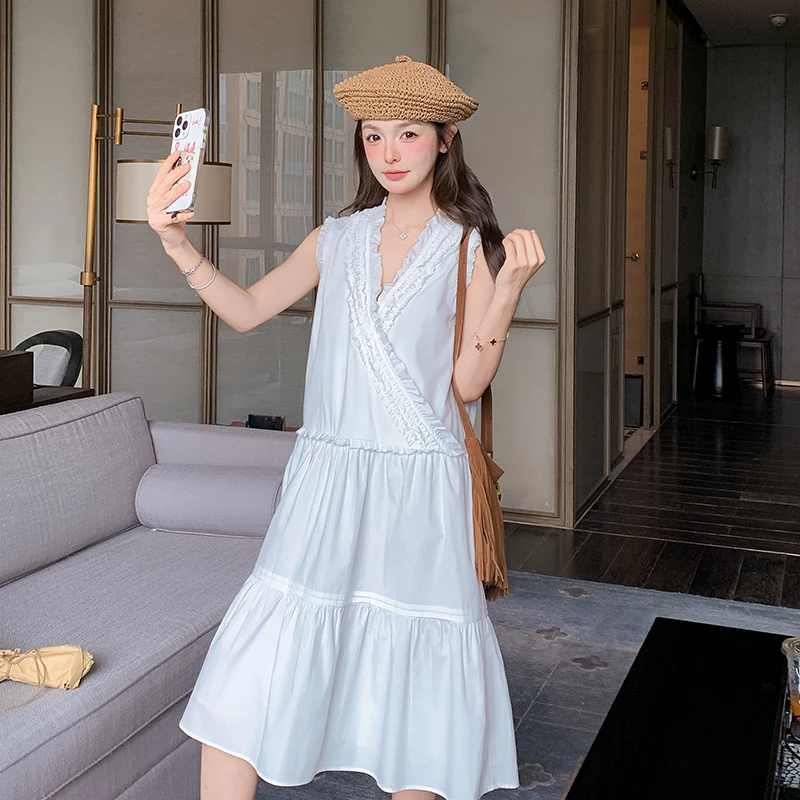 白色甜美v领无袖连衣裙女2025夏季新款韩系清纯度假风小个子a字裙