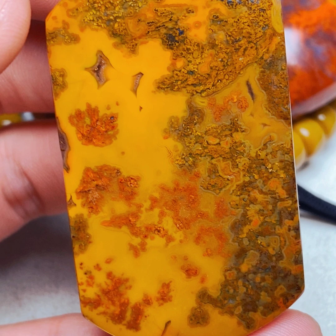 用***轻玛瑙/玉髓未镶嵌颈饰