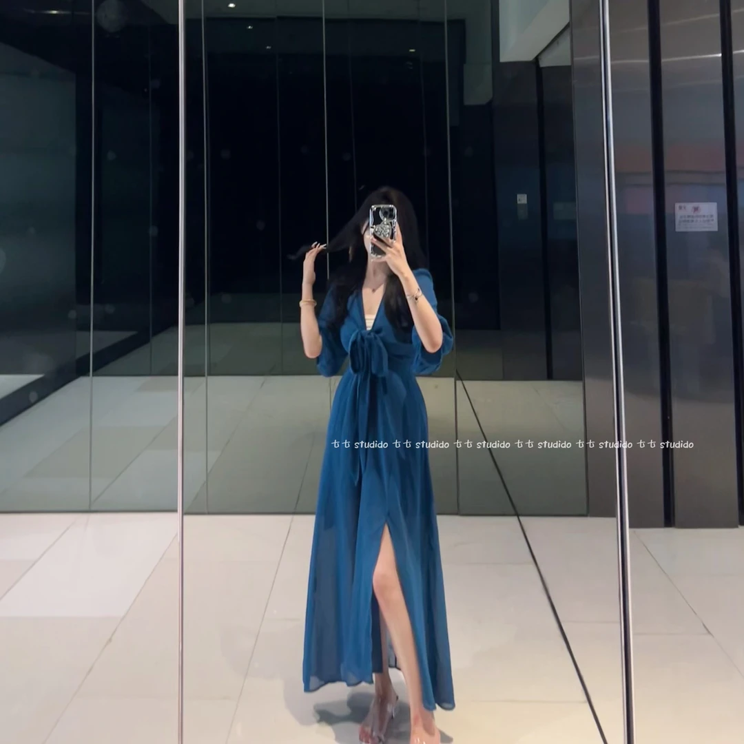 七七【柏林夜曲】性感风V领蝴蝶结绑带显瘦显白荷叶边连衣裙女Q5211