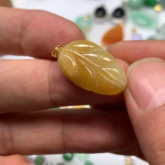 翡翠颈饰未镶嵌翡翠