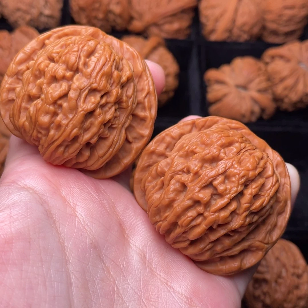 文玩核桃把件秦岭野生文玩核桃