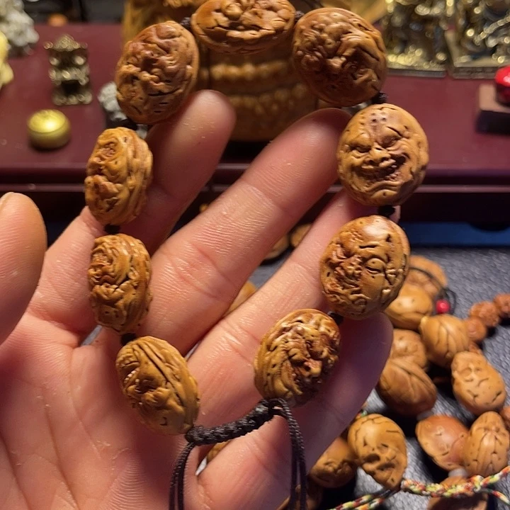 *****大桃核雕刻瑕疵恶僧