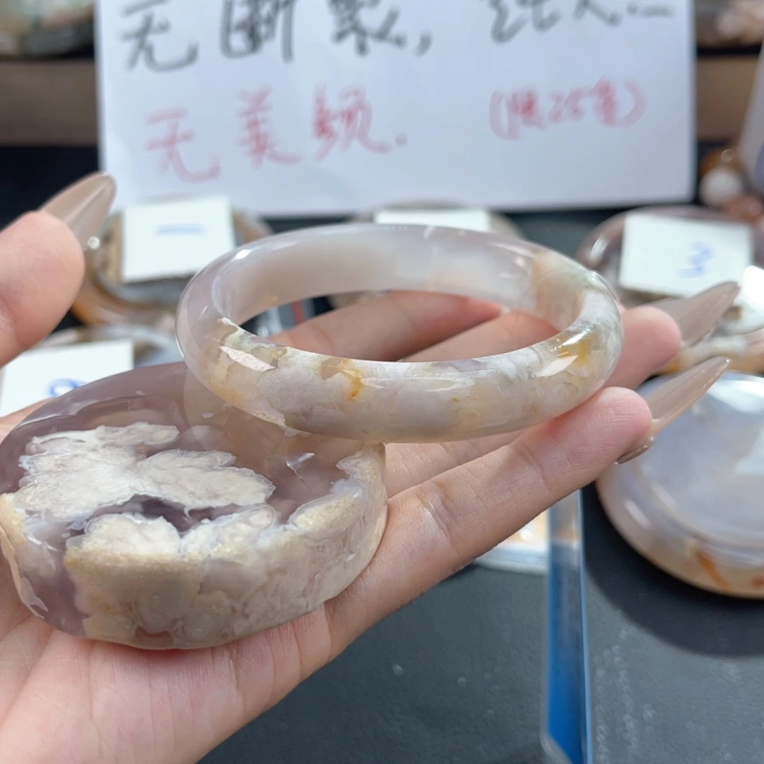 ****)未镶嵌手镯石英质玉60