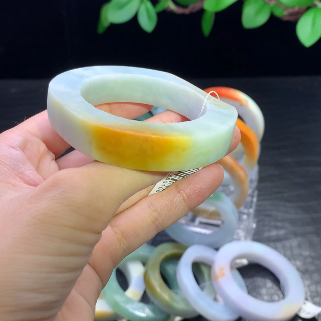 定制翡翠未镶嵌手镯