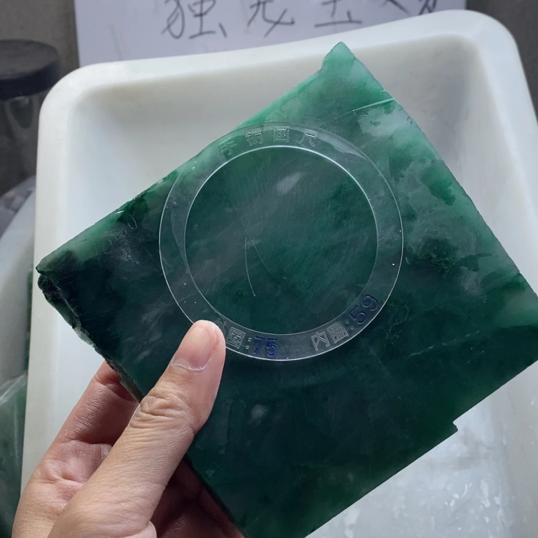 定制石英质玉雨天然非洲翠手镯定制