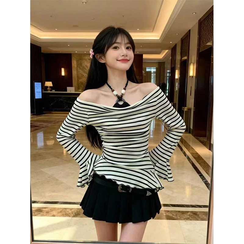 2025秋季新款设计感挂脖韩版条纹一字肩长袖上衣修身百搭短裙套装