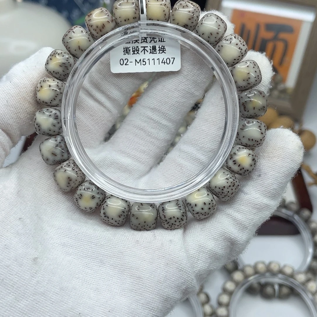 手串星月菩提10.5×9.5灰冰糯冰侧留白同枝M4