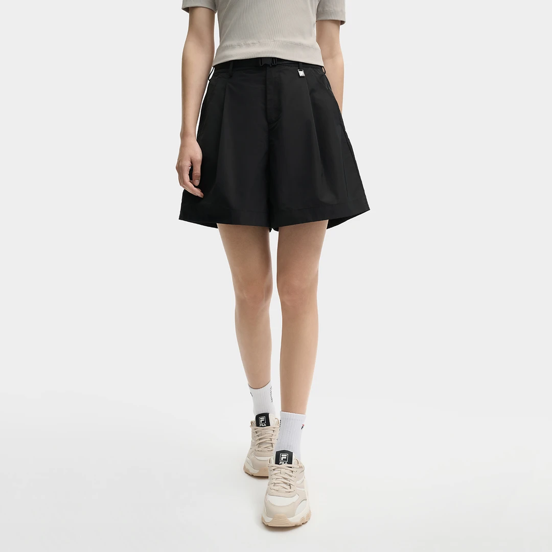 FILA/斐乐春夏女子舒适运动简约弹力时尚休闲梭织短裤F11W525803F