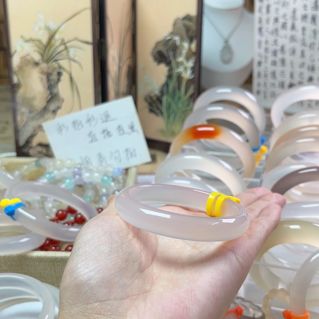 H***.玛瑙/玉髓未镶嵌手镯