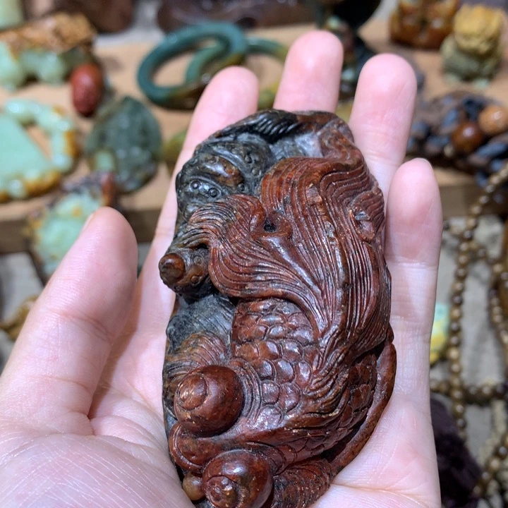 未镶嵌岫岩河磨玉（透闪石质玉）把件