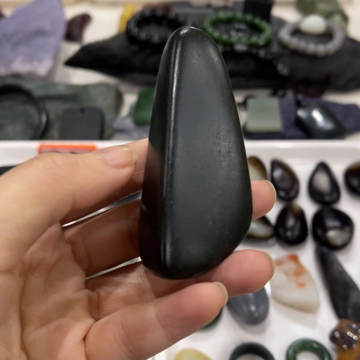 玉新疆戈壁手把件 88 克