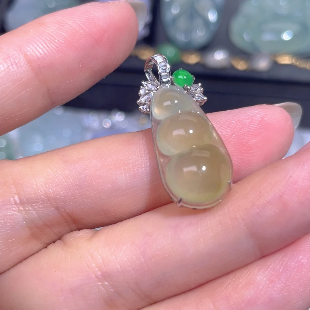颈饰18K金镶嵌翡翠翡翠