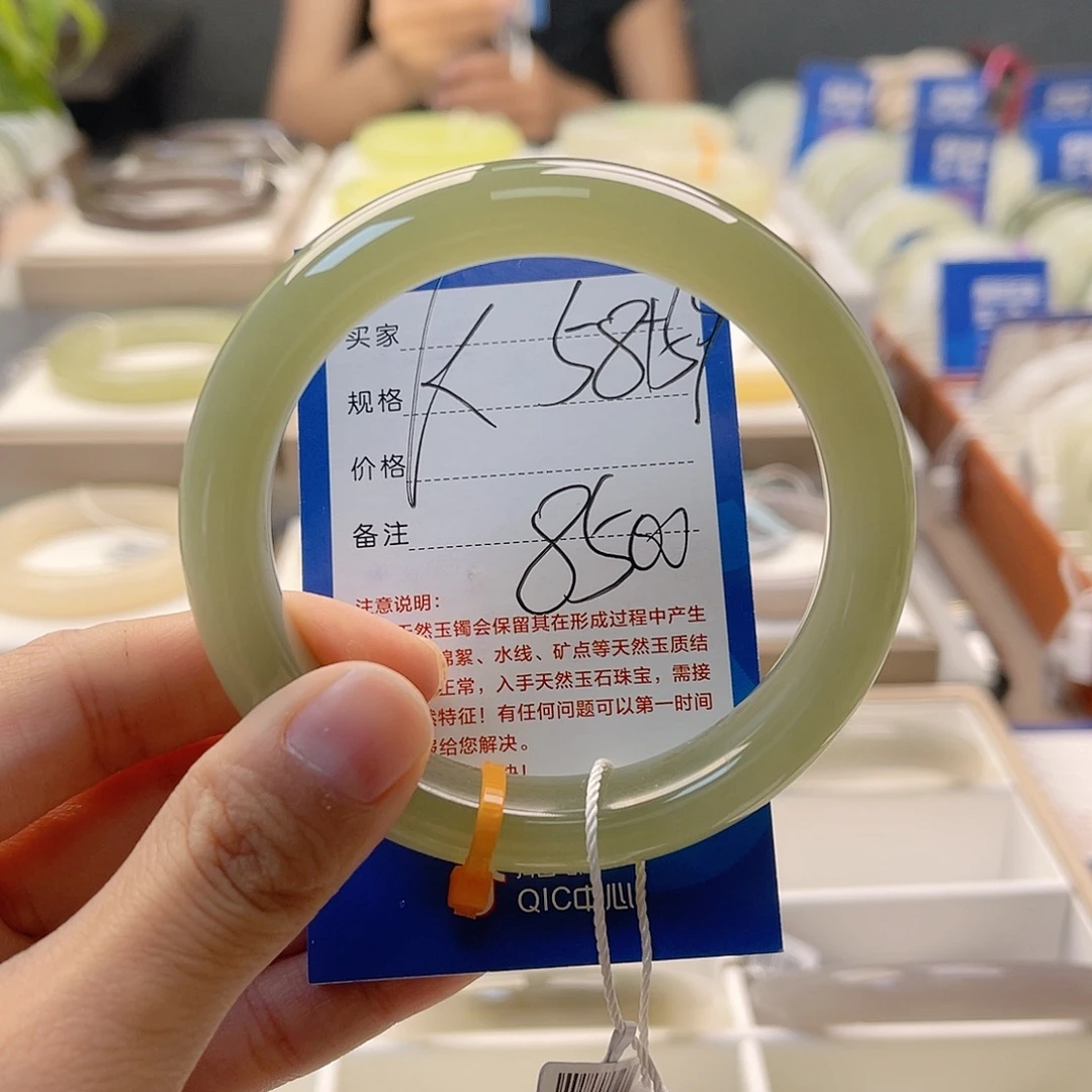 防***家和田玉手镯未镶嵌