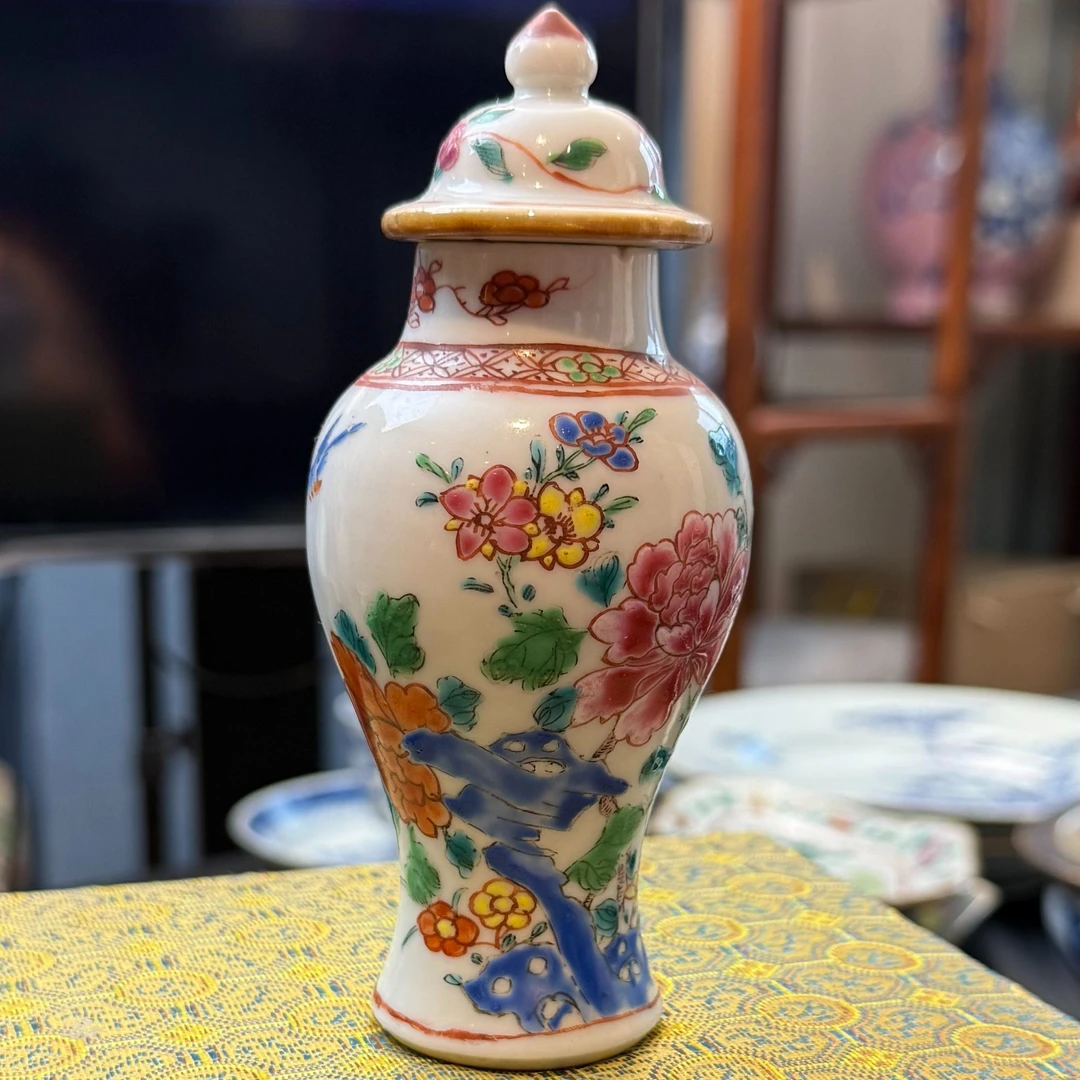 四爷粉彩花卉将军瓶